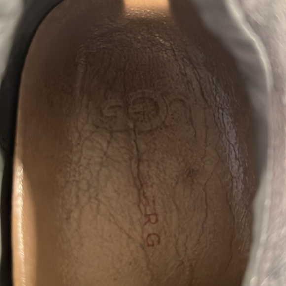 Men’s UGG shoes - size 10 - Picture 2 of 4